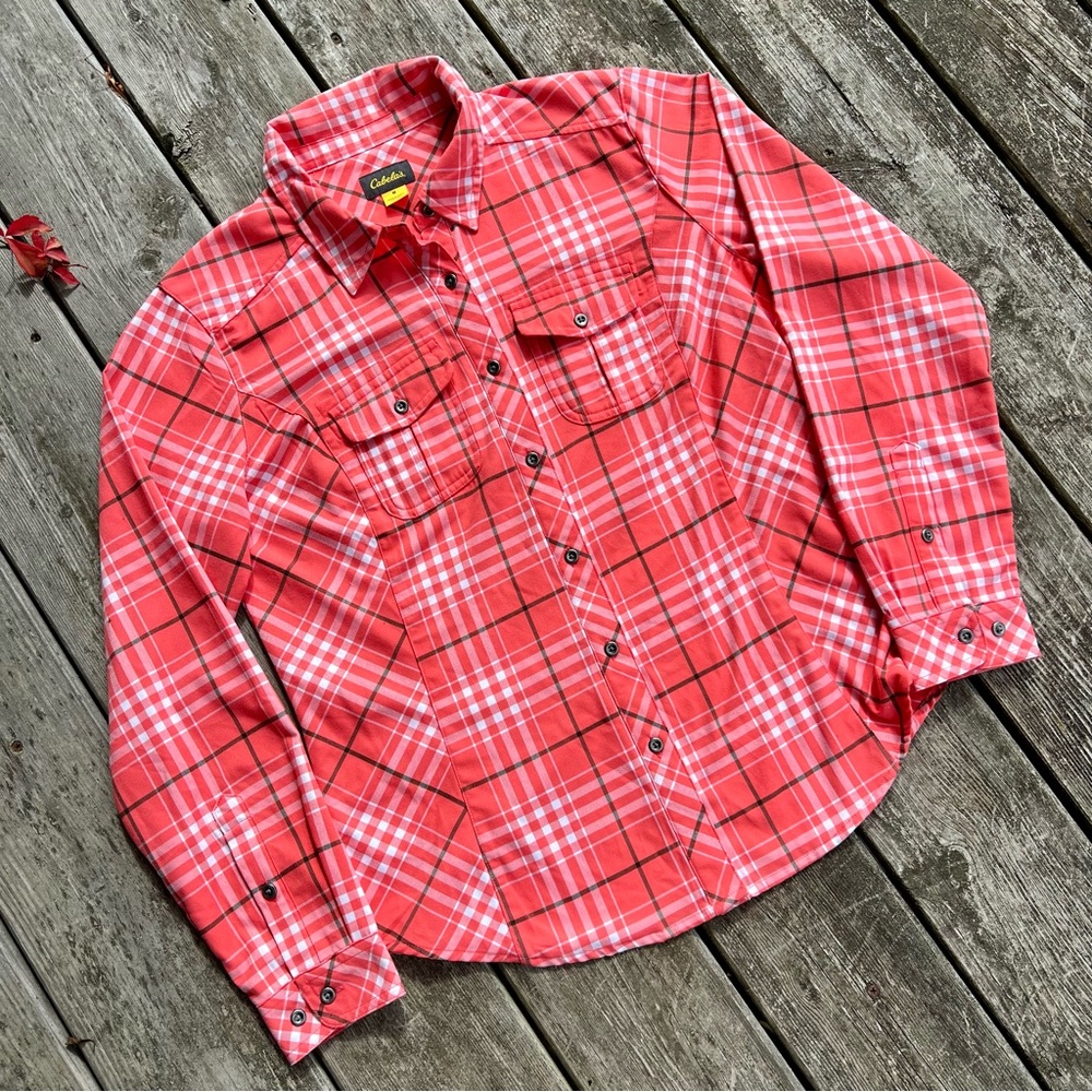 CABELA'S LONG SLEEVE POCKETS BUTTON FRONT PLAID TOP